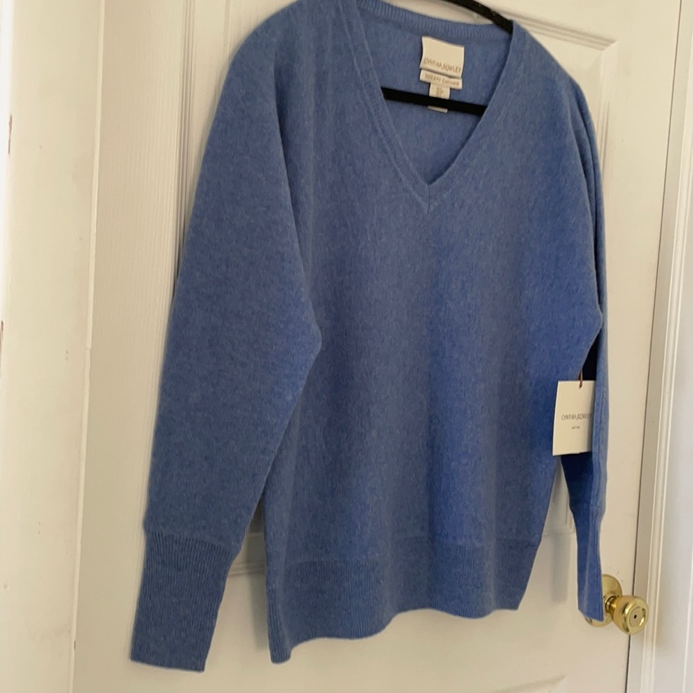 Cynthia Rowley V neck cashmere sweaterS new